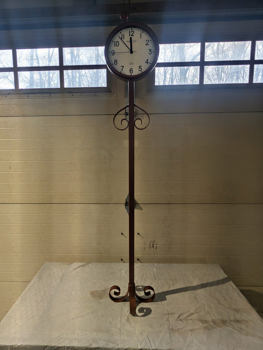 Vintage-Inspired Standing Clock Plant Holder 🌿⏱️